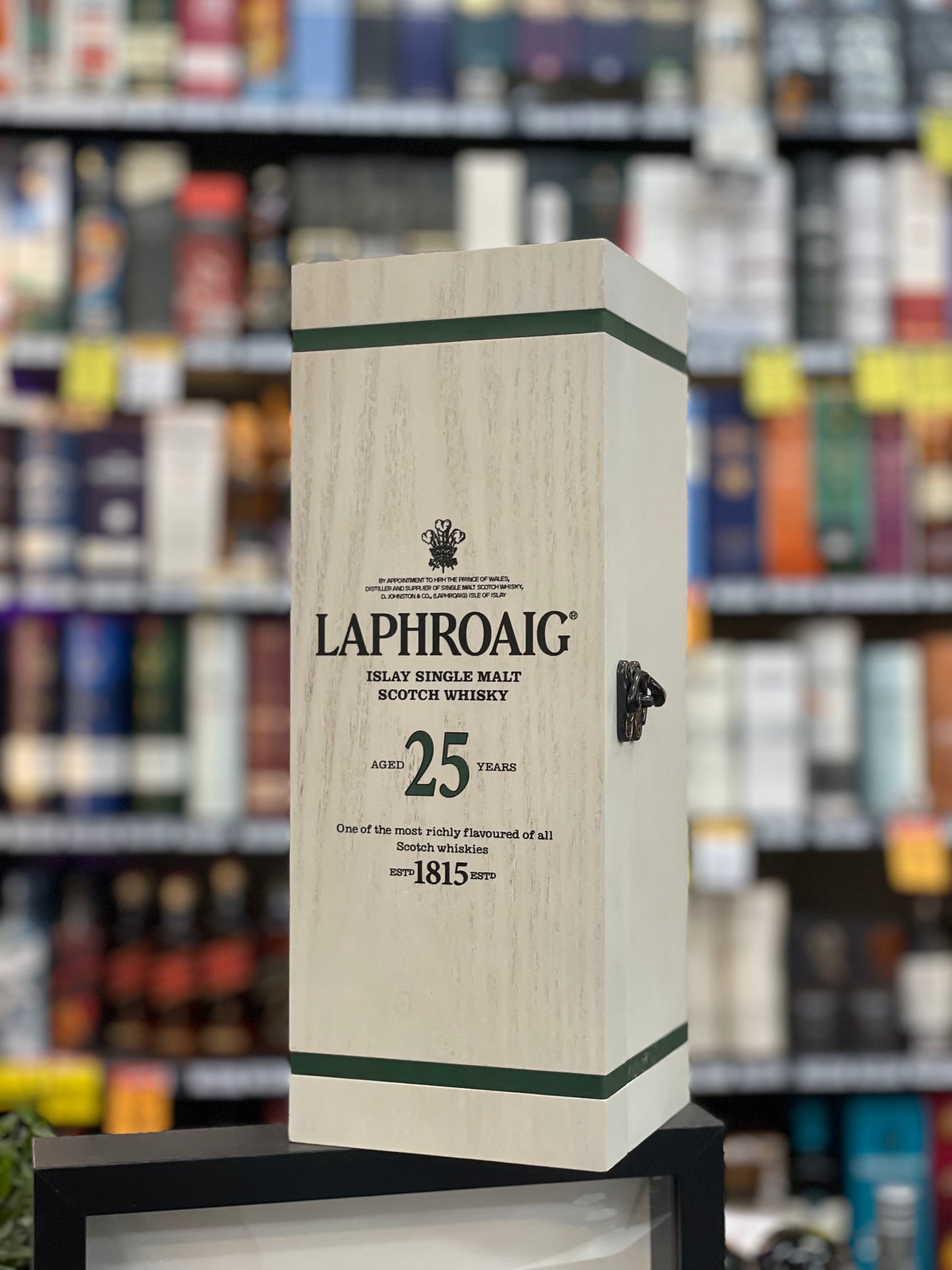 LAPHROAIG 25YO Single Malt Whisky 49.8% (700ml)