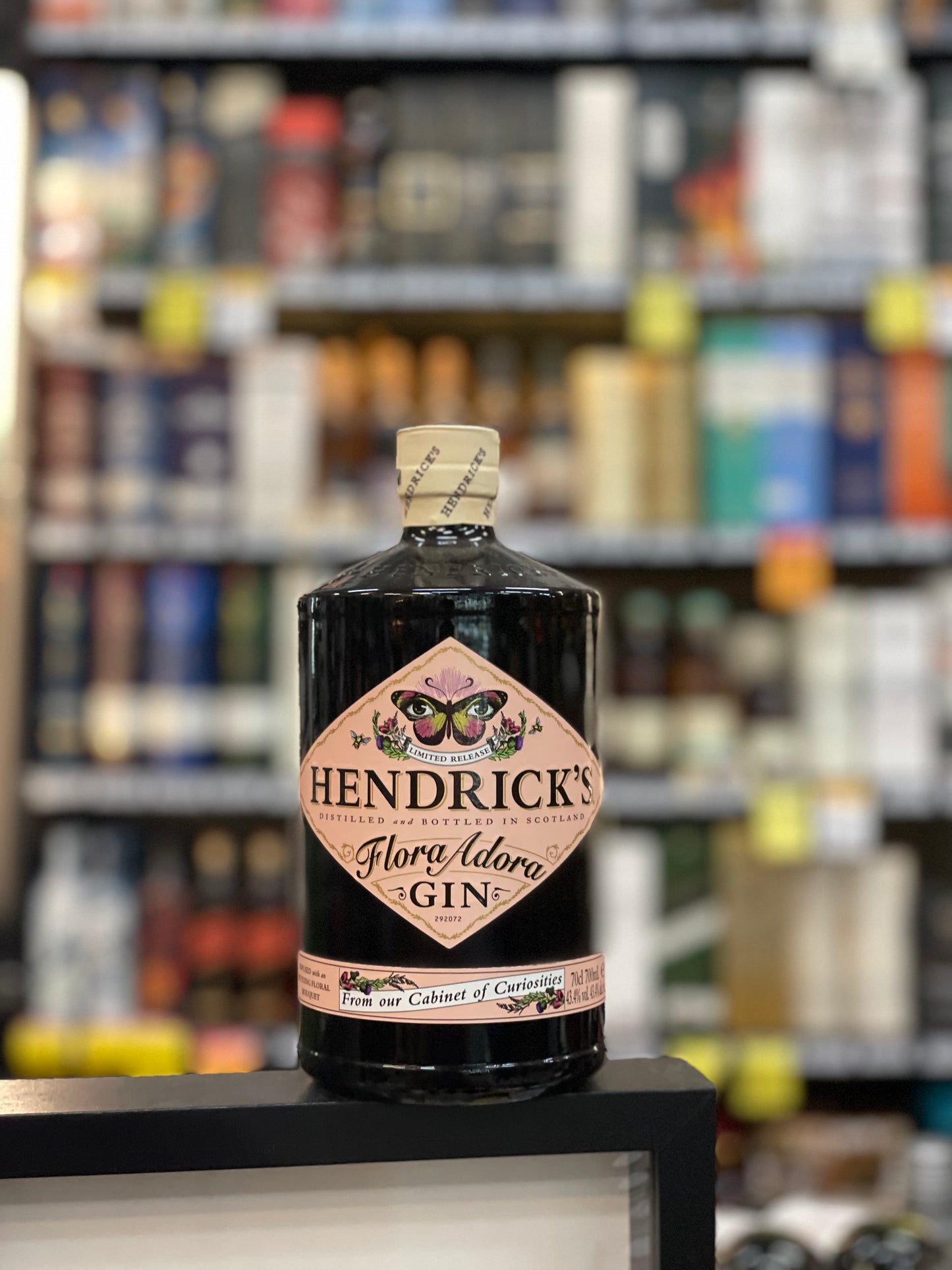 HENDRICKS FLORA ADORA GIN 43.4% (700ml)